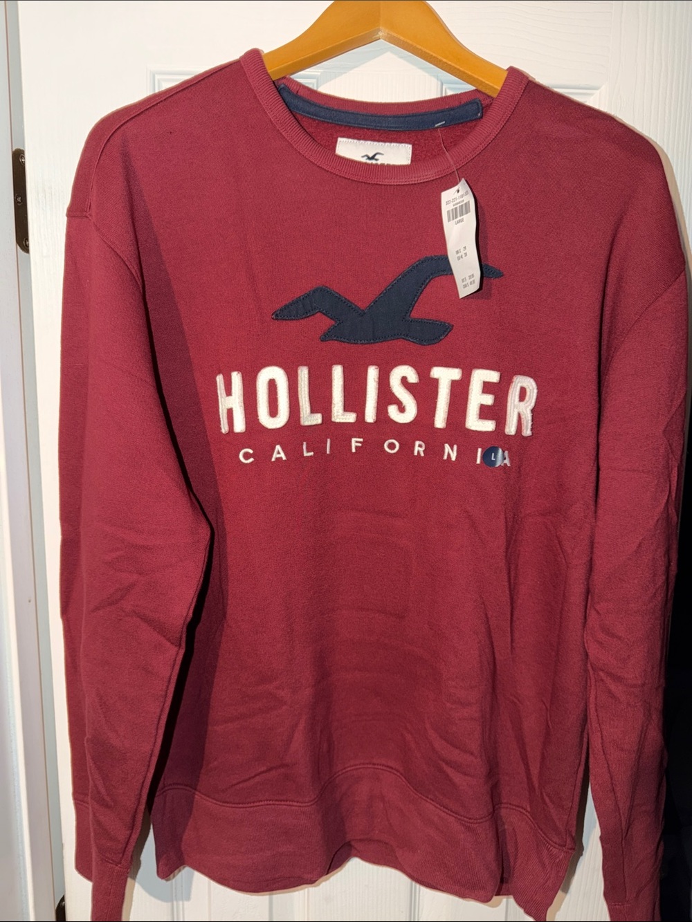 Hollister Men's Maroon Crewneck Sweatshirt with Navy Logo